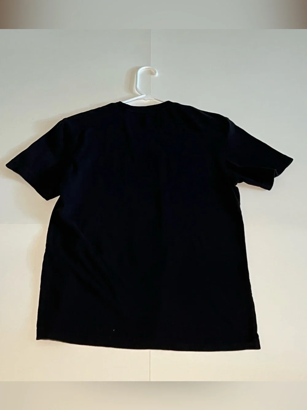 GUESS Men’s Tee with Red Logo Stripe - Picture 2 of 2